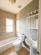 1204 N Lavergne Ave in Chicago, IL - Building Photo - Building Photo