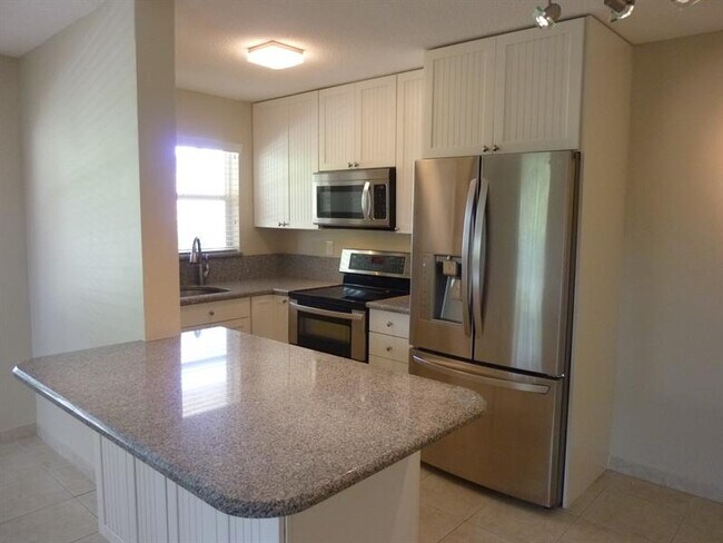 2131 N Ocean Blvd in Fort Lauderdale, FL - Building Photo - Building Photo