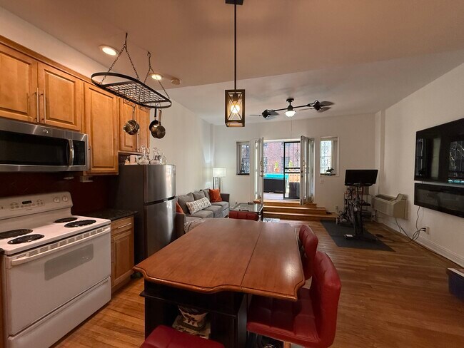 166 East 88th Street in New York, NY - Foto de edificio - Building Photo
