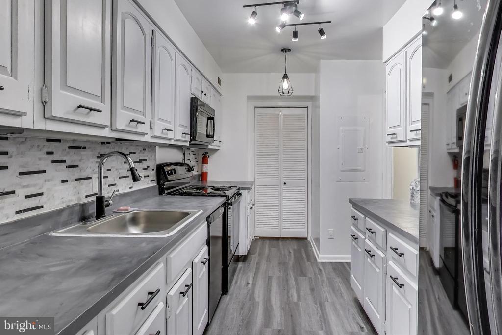 1001 26th St NW in Washington, DC - Building Photo