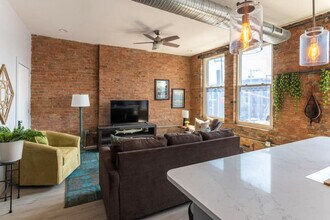 1906 Elm St in Cincinnati, OH - Building Photo - Building Photo