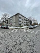 7895 De Normanville Rue in Montréal, QC - Building Photo - Building Photo