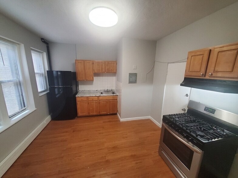 10 Abbotsford St, Unit 4 in Boston, MA - Building Photo