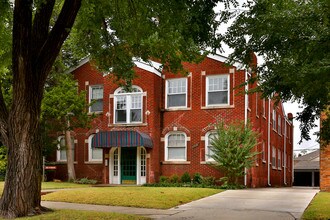 2617 N Hudson Ave in Oklahoma City, OK - Foto de edificio - Building Photo