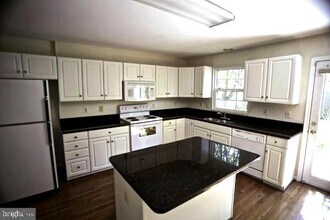 9386 Van Arsdale Dr in Vienna, VA - Building Photo - Building Photo