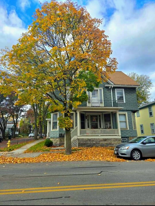 371 Alexander St in Rochester, NY - Building Photo