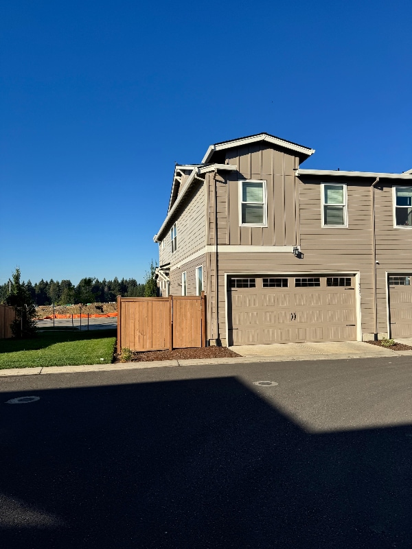property at 7823 SE Kinnaman St