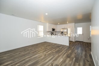 323 Lightning Ave in Middleton, ID - Building Photo - Building Photo