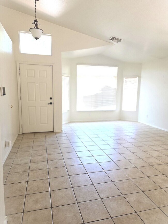 12909 W Monterey Way in Avondale, AZ - Building Photo - Building Photo