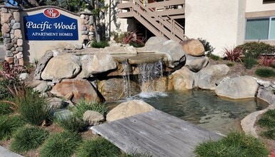 Pacific Woods Apartment Homes in Santa Ana, CA - Foto de edificio - Building Photo