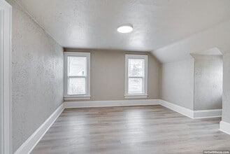 702 S Commercial St in Neenah, WI - Foto de edificio - Building Photo