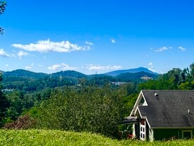 127 Sun Haven Ln in Boone, NC - Building Photo