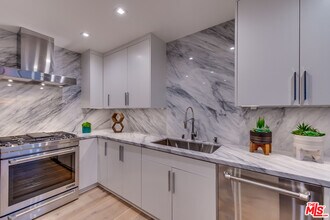 17350 W Sunset Blvd in Los Angeles, CA - Building Photo - Building Photo