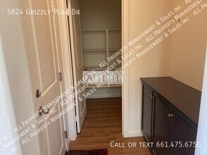 5824 Grizzly Peak Dr in Bakersfield, CA - Building Photo - Building Photo