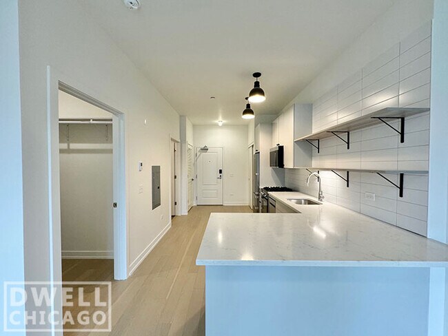 1050 W Wilson Ave in Chicago, IL - Building Photo - Building Photo
