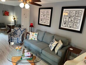 2720 NE 1st Way in Wilton Manors, FL - Building Photo - Building Photo