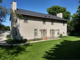 440 Hi View Dr, Unit 450 in Brookfield, WI - Building Photo