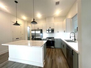 5912 Eastwood St in Houston, TX - Building Photo - Building Photo