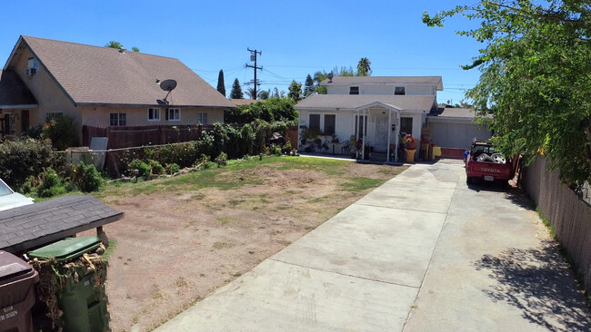 928 E Golden St in Compton, CA - Building Photo - Building Photo