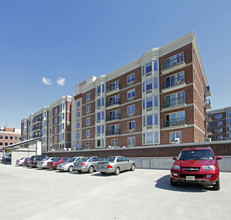 The Peninsula at City Place in Edgewater, NJ - Building Photo - Building Photo