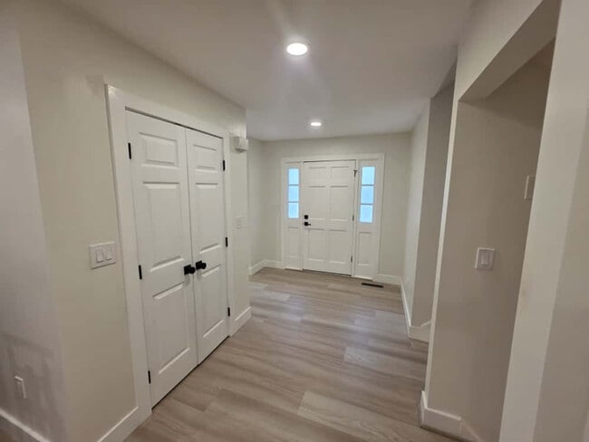 8614 Burnt Hickory Cir in Frederick, MD - Foto de edificio - Building Photo