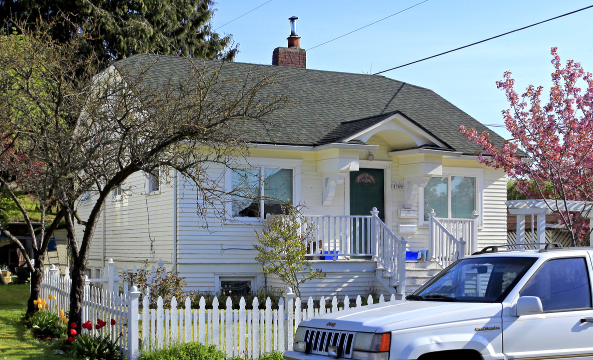 1909 16th St in Everett, WA - Building Photo