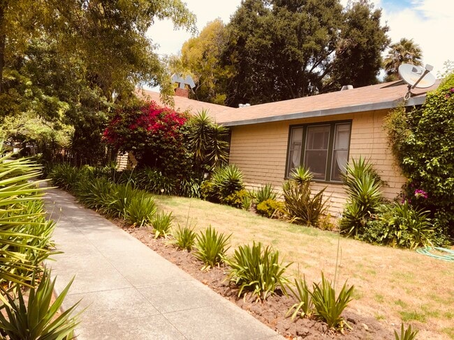 971 Cowper St, Unit 971