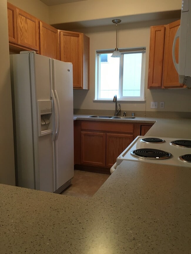 property at 9245 Commons Pl