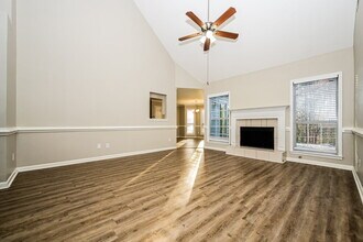 201 Retour Cir in Locust Grove, GA - Foto de edificio - Building Photo