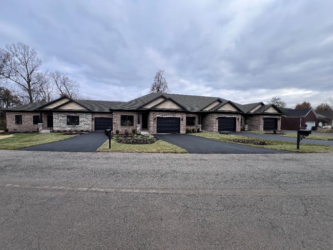 106 Twin Oaks Dr in Bardstown, KY - Building Photo - Building Photo