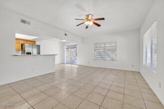 1802 Plum Ct in Henderson, NV - Building Photo - Building Photo