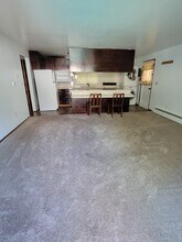 752 N 195th St, Unit Carriage House in Shoreline, WA - Building Photo - Building Photo