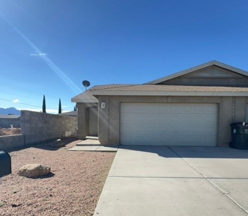 2486 Armour Ave in Kingman, AZ - Building Photo