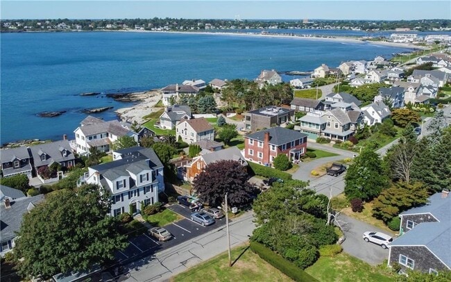 249 Tuckerman Ave in Middletown, RI - Building Photo - Building Photo