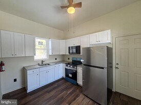 126 Washington Ave in Laurel Springs, NJ - Building Photo