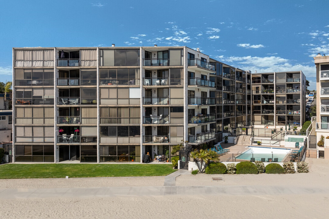 Riviera Shores in San Diego, CA - Building Photo