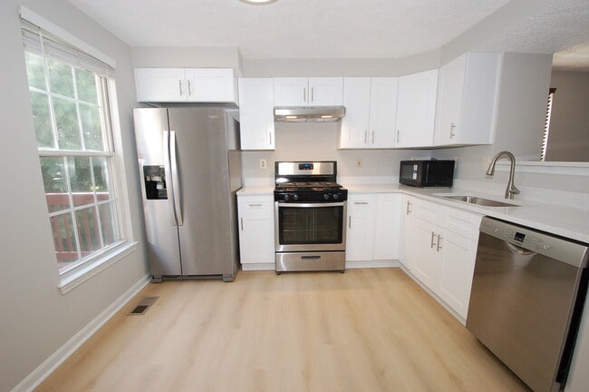 8916 Pembrook Woods in Laurel, MD - Building Photo - Building Photo