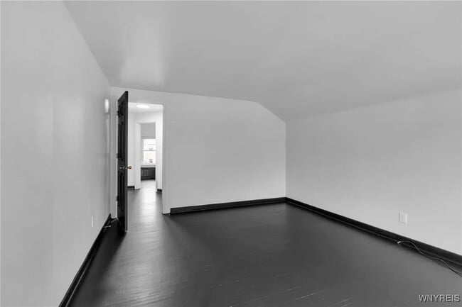 240 Callodine Ave in Eggertsville, NY - Foto de edificio - Building Photo