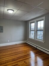 10 Wakefield Ave, Unit 3R in Wakefield, MA - Building Photo - Building Photo