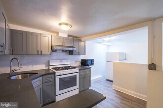 1726 Pine St in Philadelphia, PA - Building Photo - Building Photo