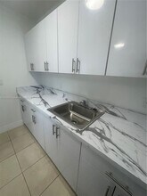 553 SW 7th St in Miami, FL - Foto de edificio - Building Photo