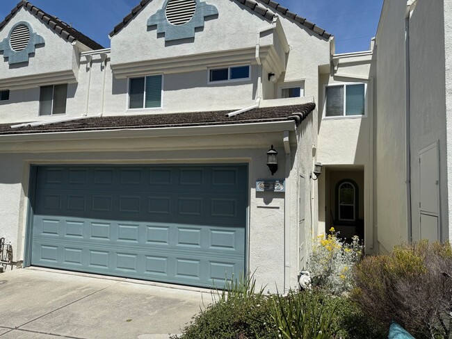 property at 12 Shoal Dr E