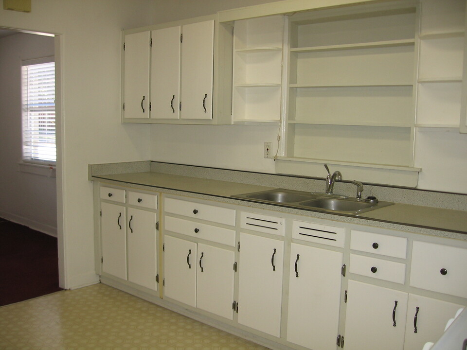141 White St in Daytona Beach, FL - Building Photo