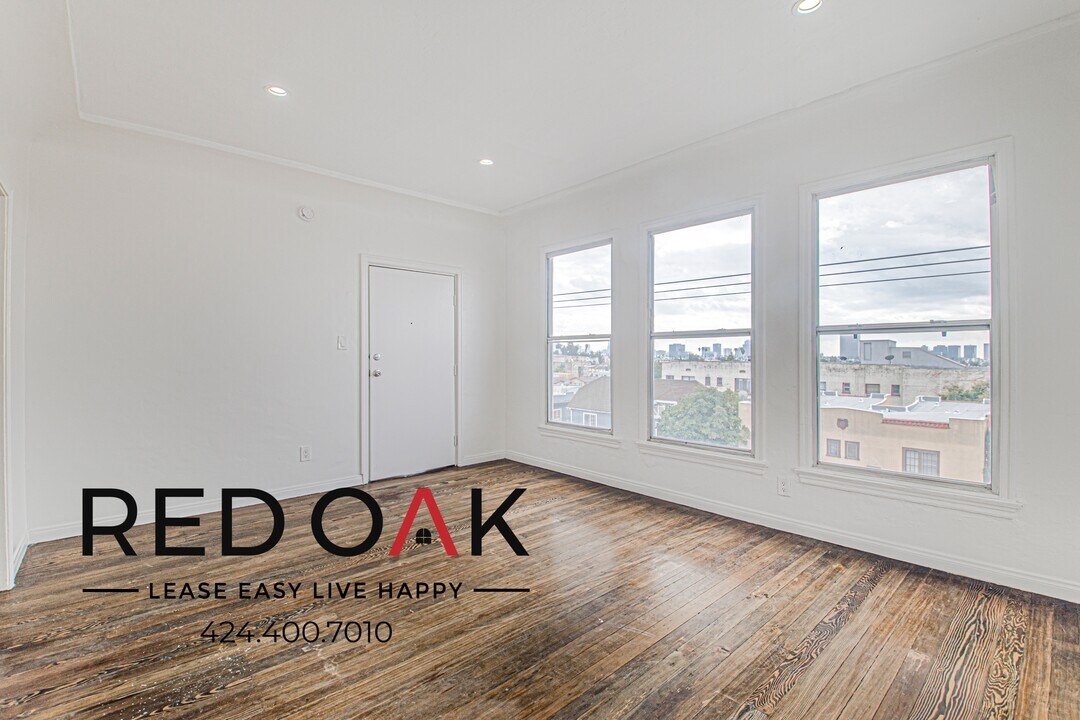 4811 Melrose Ave in Los Angeles, CA - Building Photo