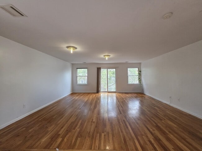 14 Nevin St in Jersey City, NJ - Building Photo - Building Photo