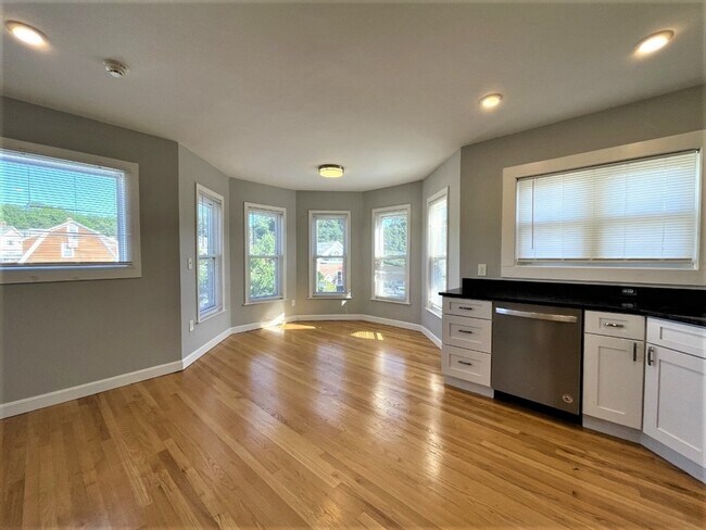 539 Lincoln Ave-Unit -2 in Saugus, MA - Building Photo - Building Photo