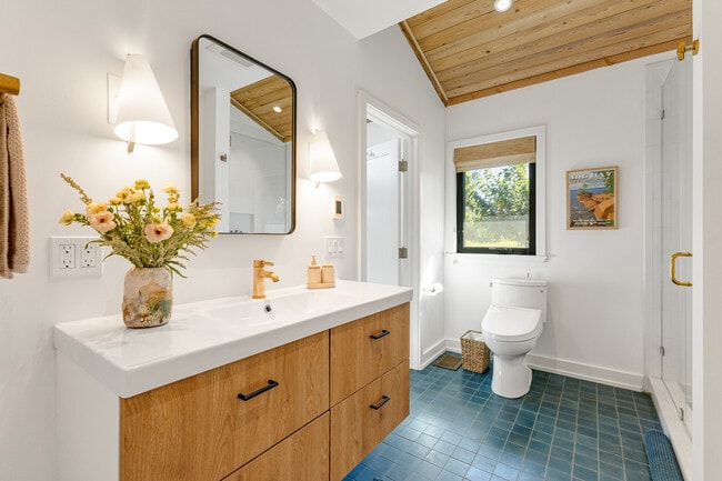 1015 W El Roblar Dr in Ojai, CA - Building Photo - Building Photo