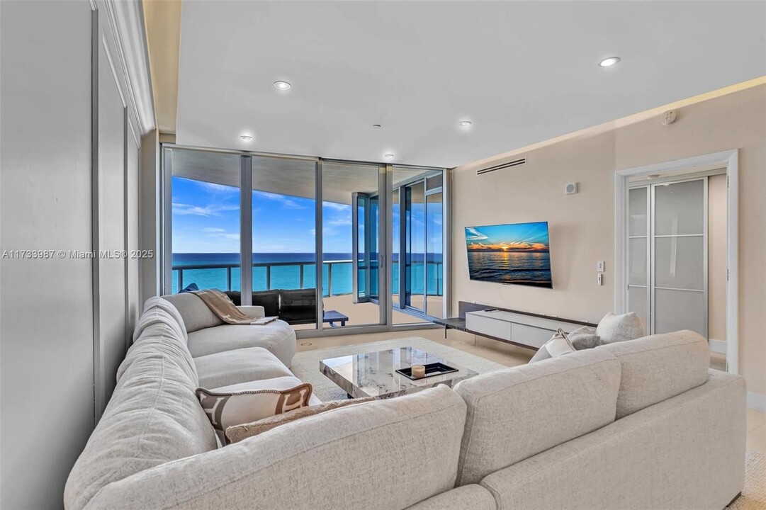 17121 Collins Ave, Unit 1604 in Sunny Isles Beach, FL - Building Photo