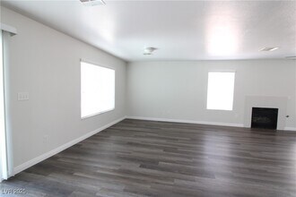 301 Laguna Glen Dr in Henderson, NV - Building Photo - Building Photo