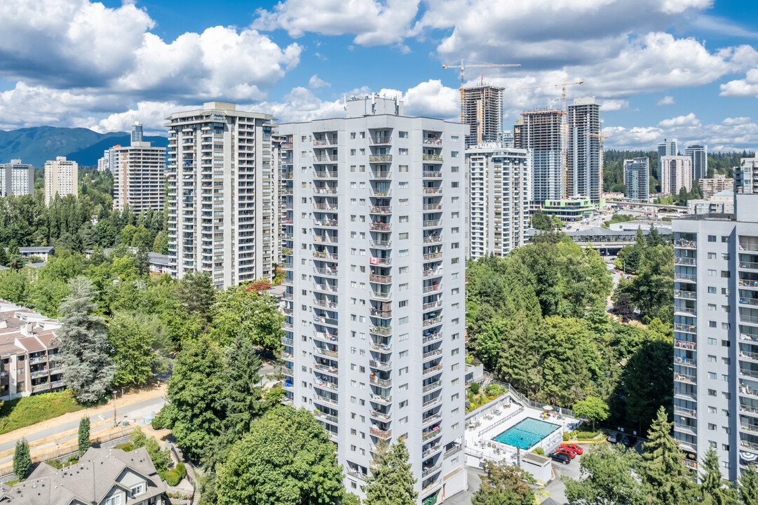 115 Place in Burnaby, BC - Building Photo